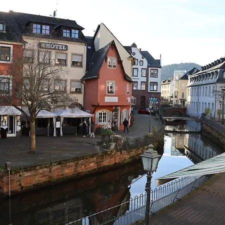 Апартаменты By The Waterfall Саарбург